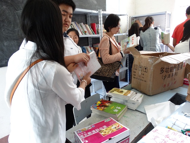 情系大别山，书香伴成长----社会事业系首个爱心书屋建成