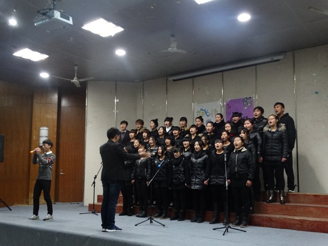 我系举办14级新生大合唱比赛